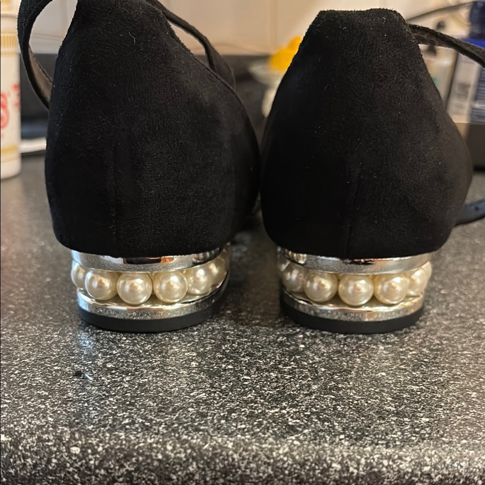 Chic Black Open-Toe Sandals - Picture 12 of 12